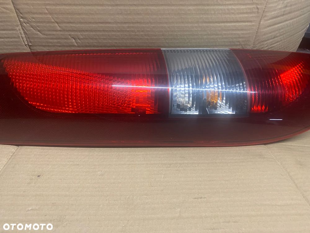 LAMPA TYLNA PRAWA MERCEDES VANEO W414 A4148200064 - 4