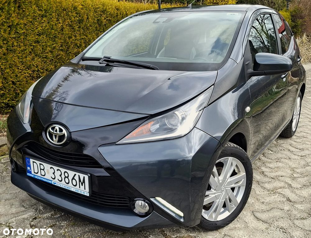 Toyota Aygo x-play touch - 2