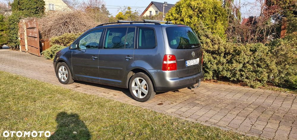 Volkswagen Touran 2.0 TDI Highline DSG - 3
