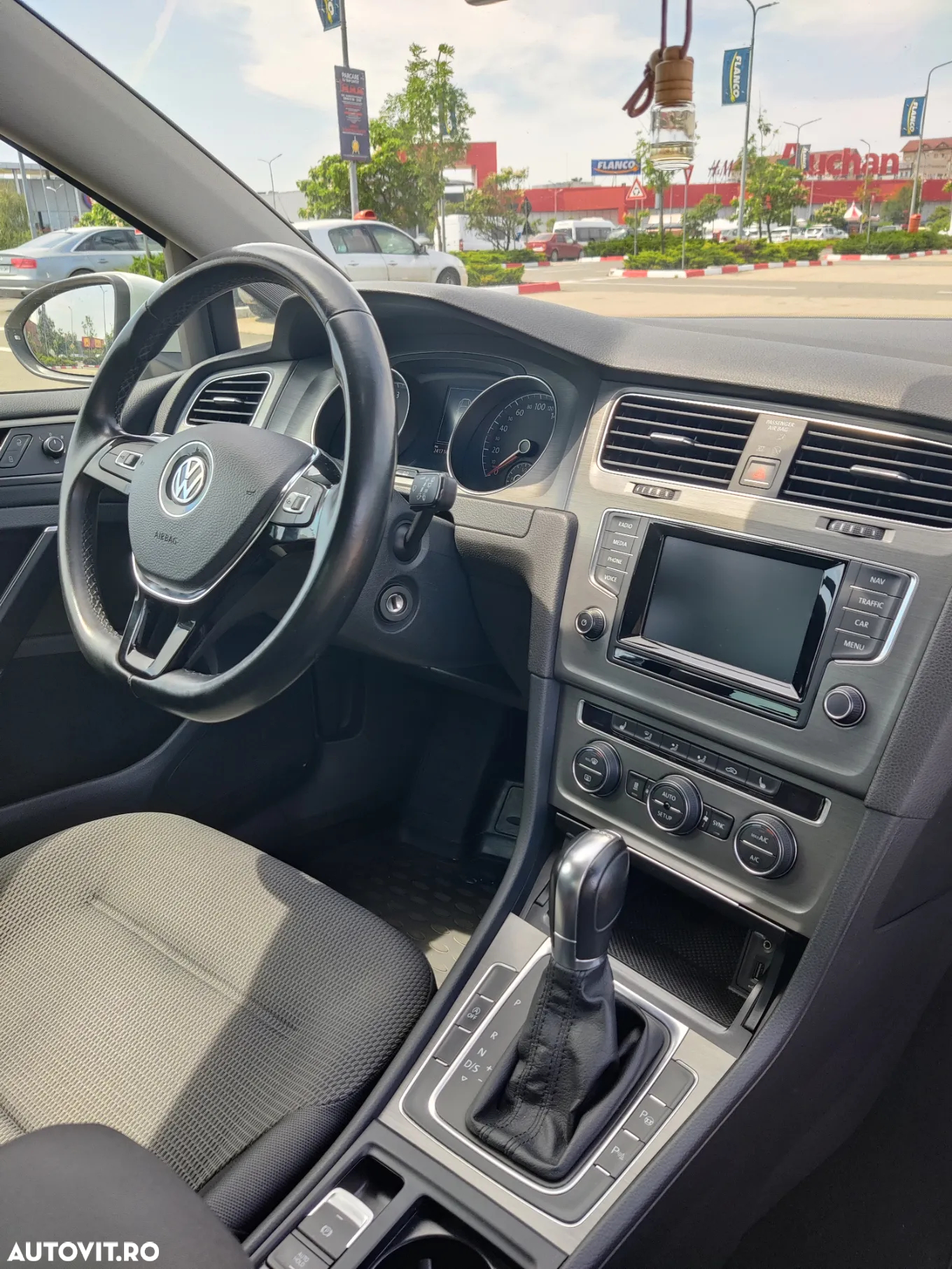 Volkswagen Golf 1.6 TDI BlueMotion Technology DSG Comfortline - 6
