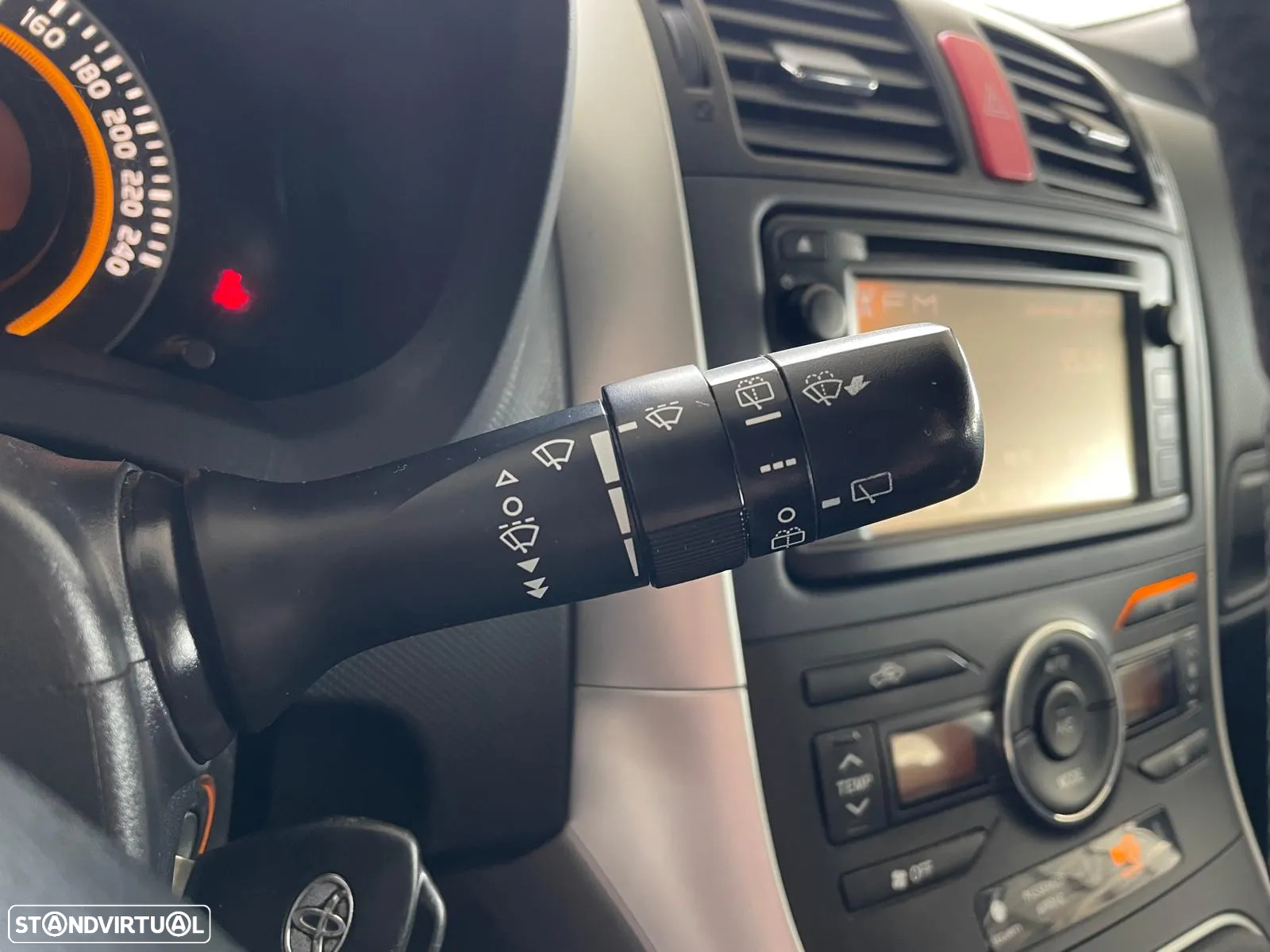 Toyota Auris 1.4 D-4D Exclusive - 19