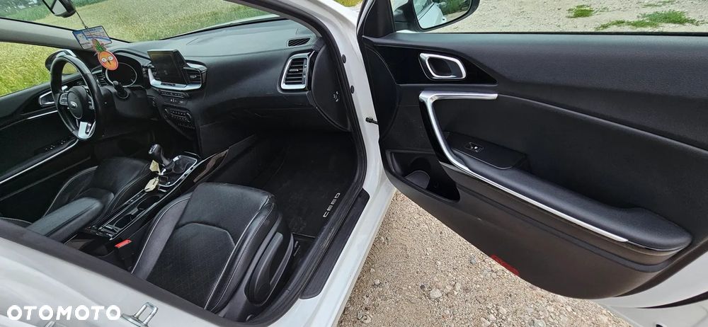 Kia Ceed - 12