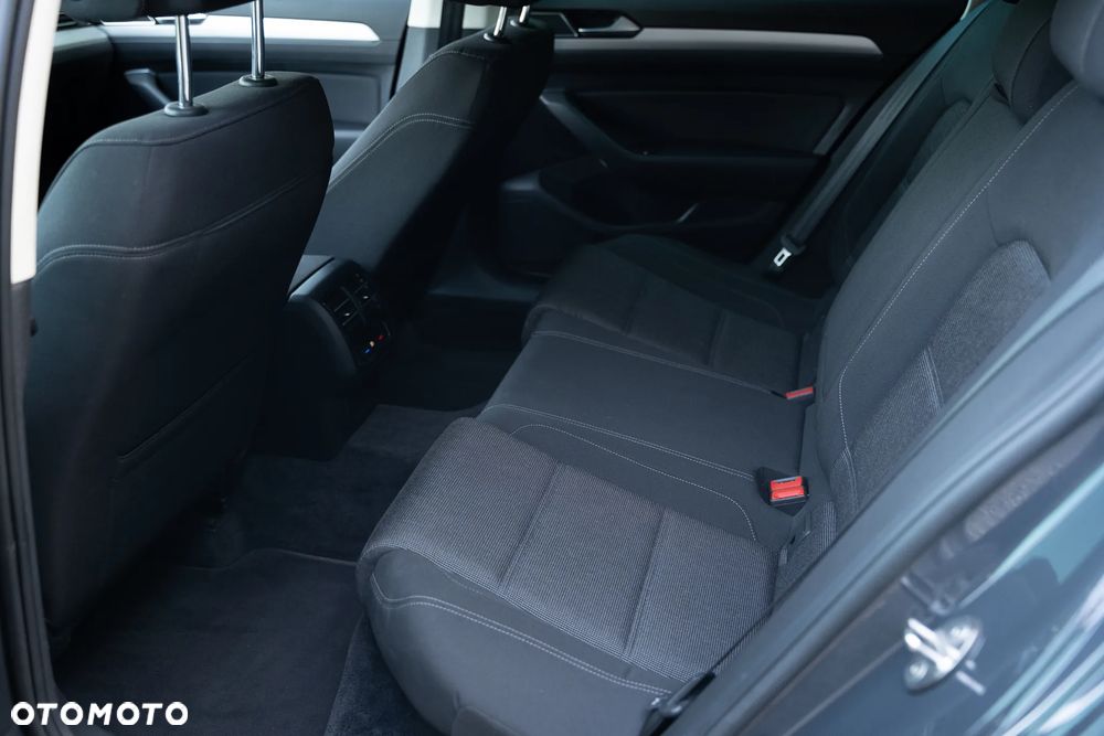 Volkswagen Passat 2.0 TDI SCR DSG Comfortline - 15