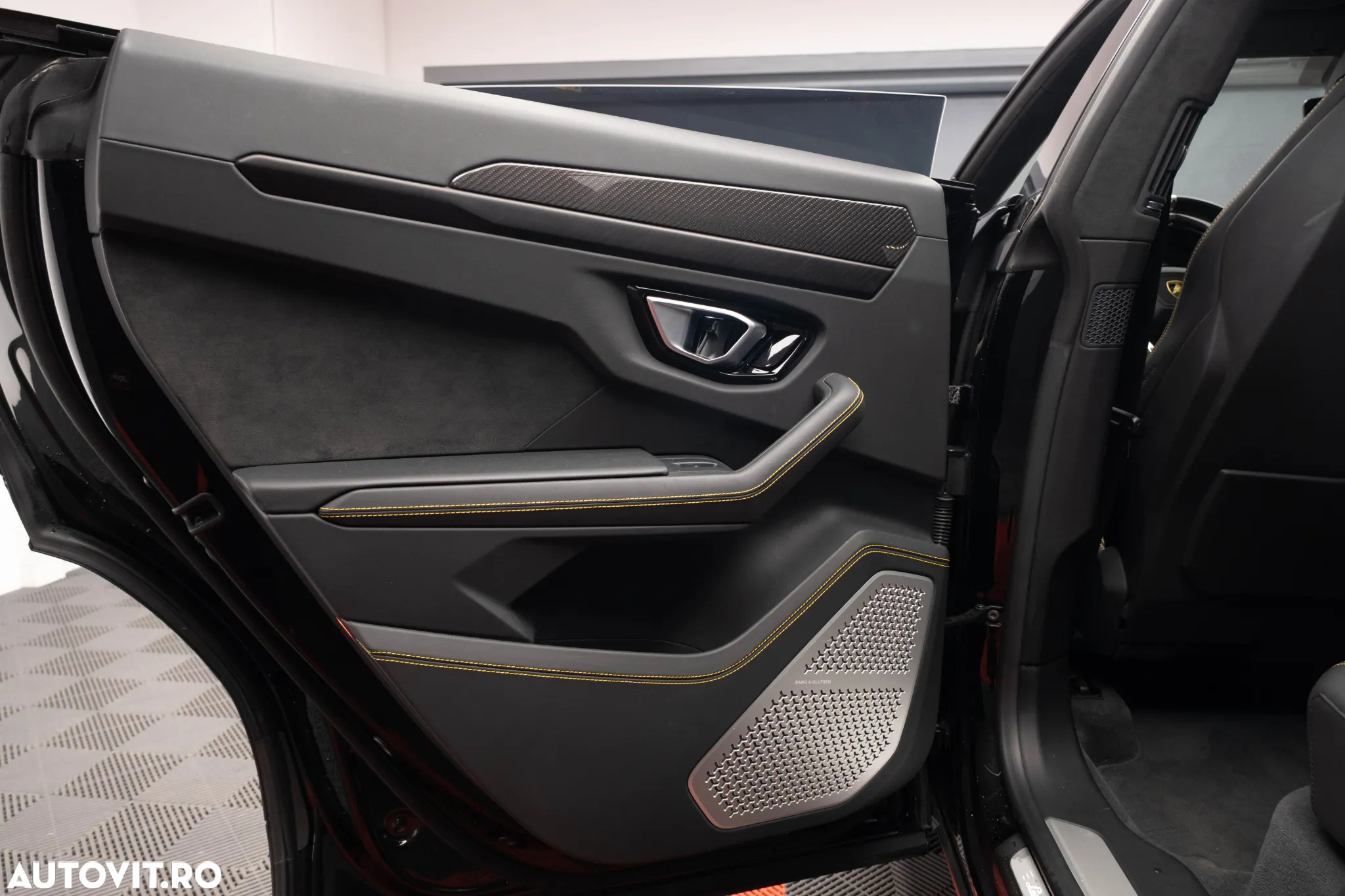 Lamborghini URUS Standard - 25
