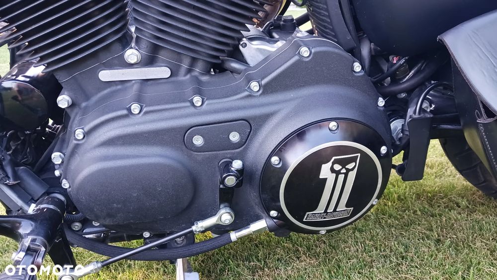 Harley-Davidson Sportster Iron 883 - 3