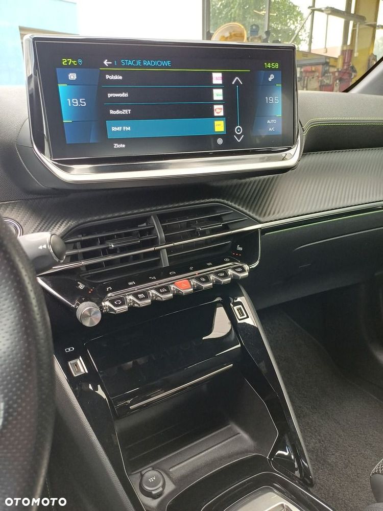 Peugeot 208 - 10