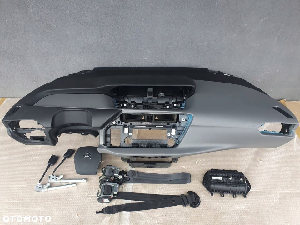 Citroen C4 Picasso deska konsola airbag pasy - 1