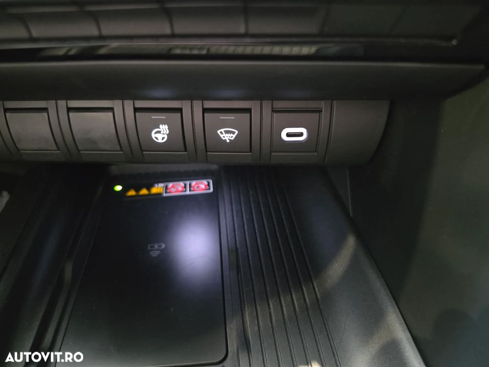 Toyota C-HR 1.8 Hybrid Team Deutschland - 27