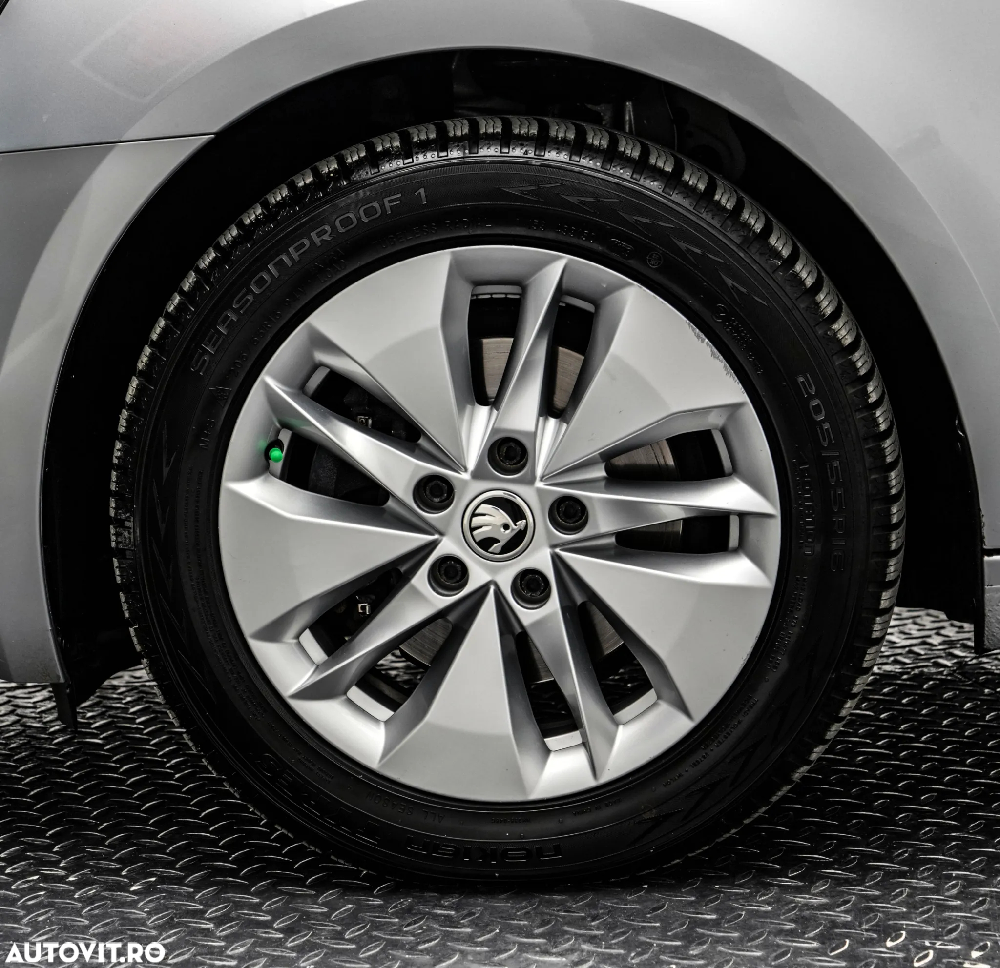 Skoda Octavia 2.0 TDI DSG Laurin&Klement - 33