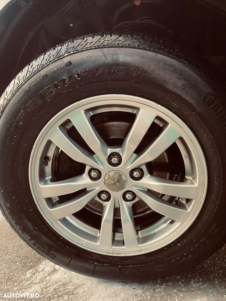 Mitsubishi Outlander - 12