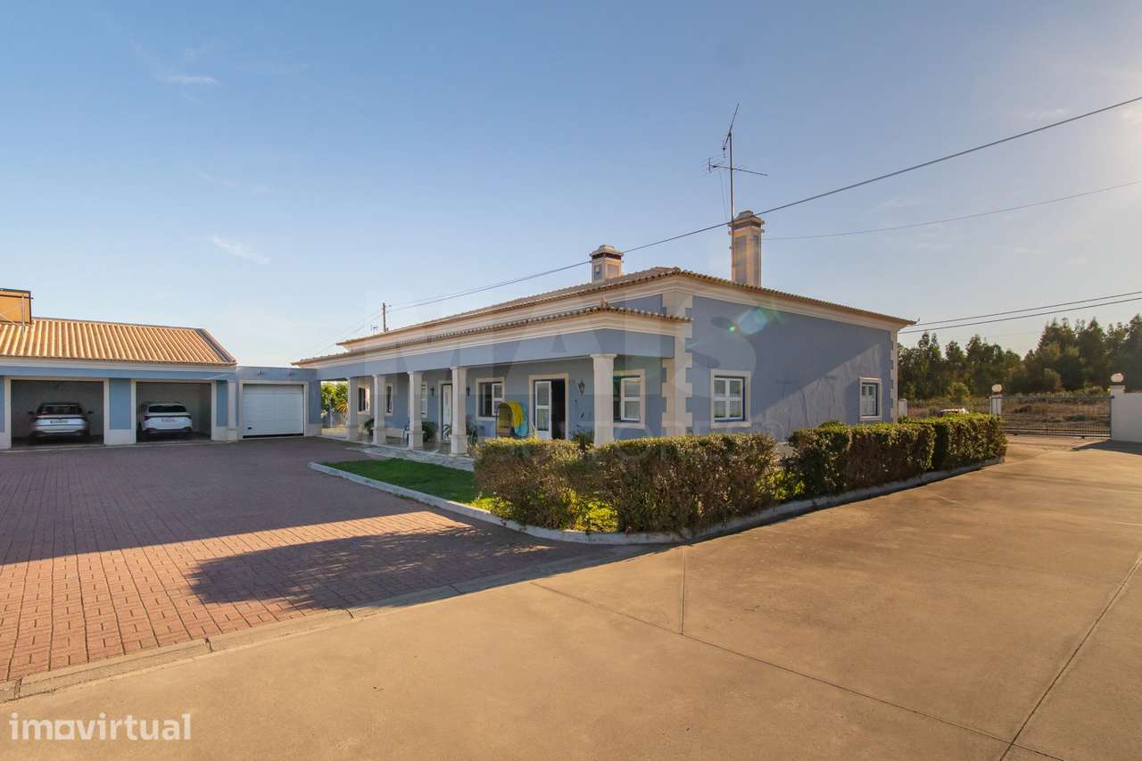 Moradia T4 com Piscina, 3 Garagens e Terreno de 3.179 m² em Almeirim - Grande imagem: 5/50