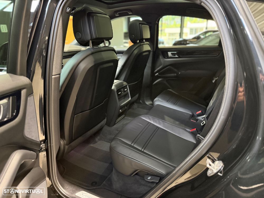 Porsche Cayenne Coupé E-Hybrid - 23