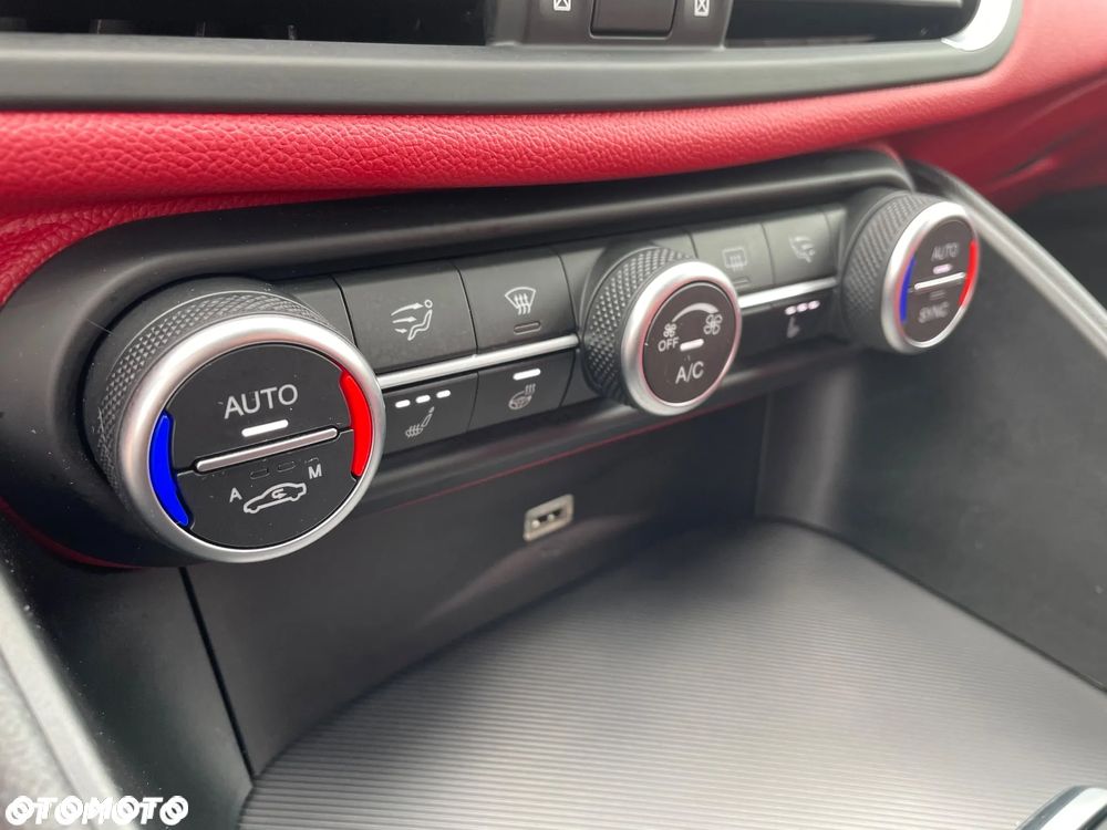 Alfa Romeo Giulia 2.0 Turbo Veloce Q4 - 35