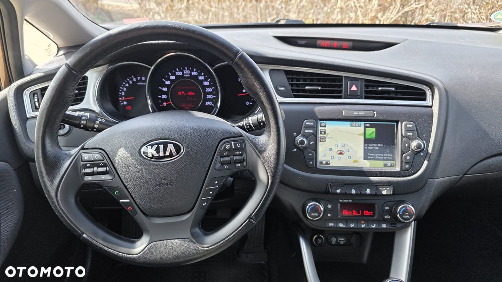 Kia Ceed 1.0 T-GDI ISG Dream-Team Edition - 24