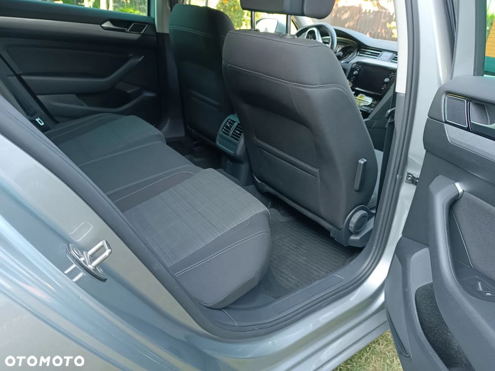 Volkswagen Passat 2.0 TDI EVO Business DSG - 17