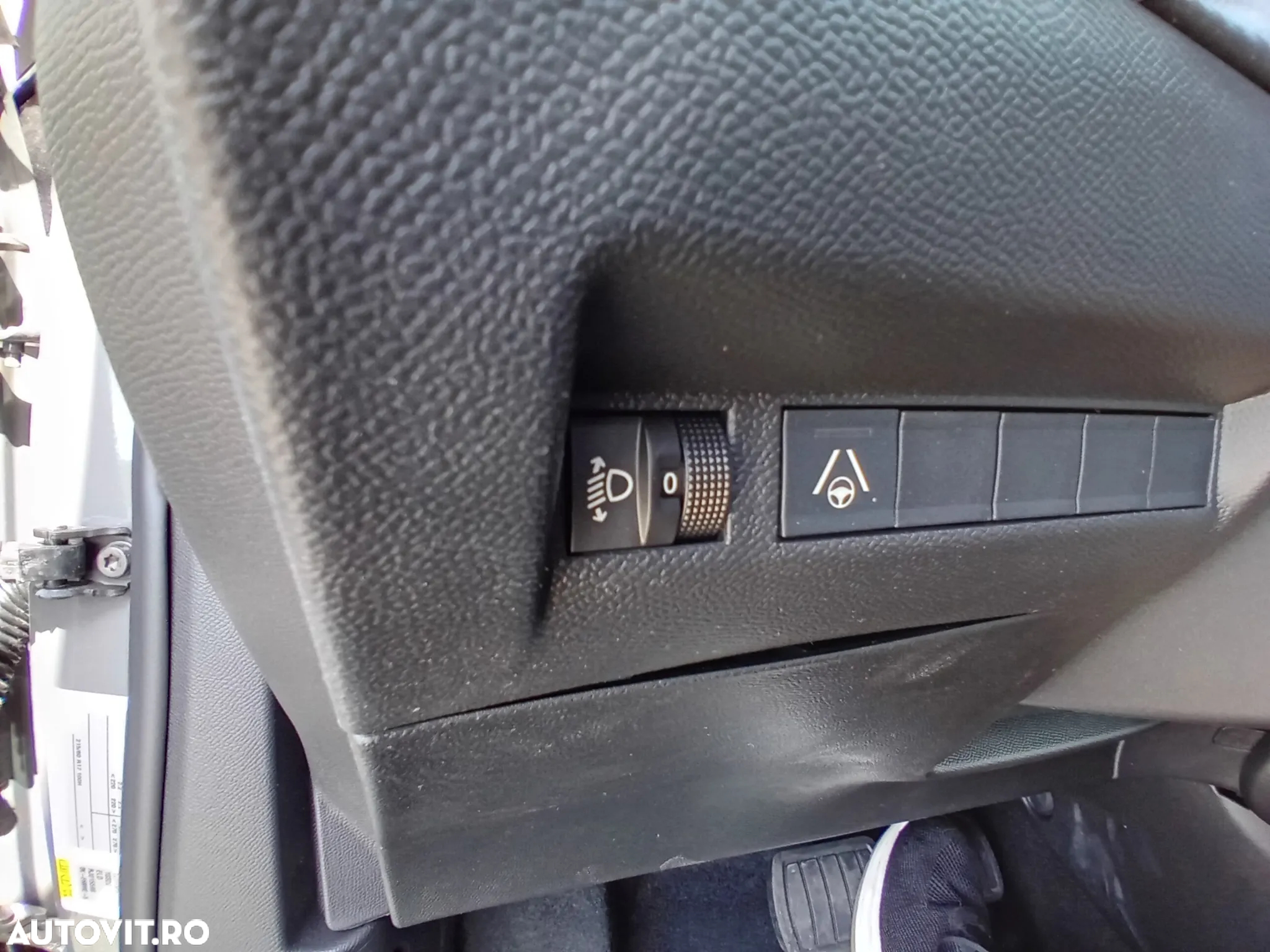 Peugeot 2008 Hybrid 145 e-DSC Allure - 28