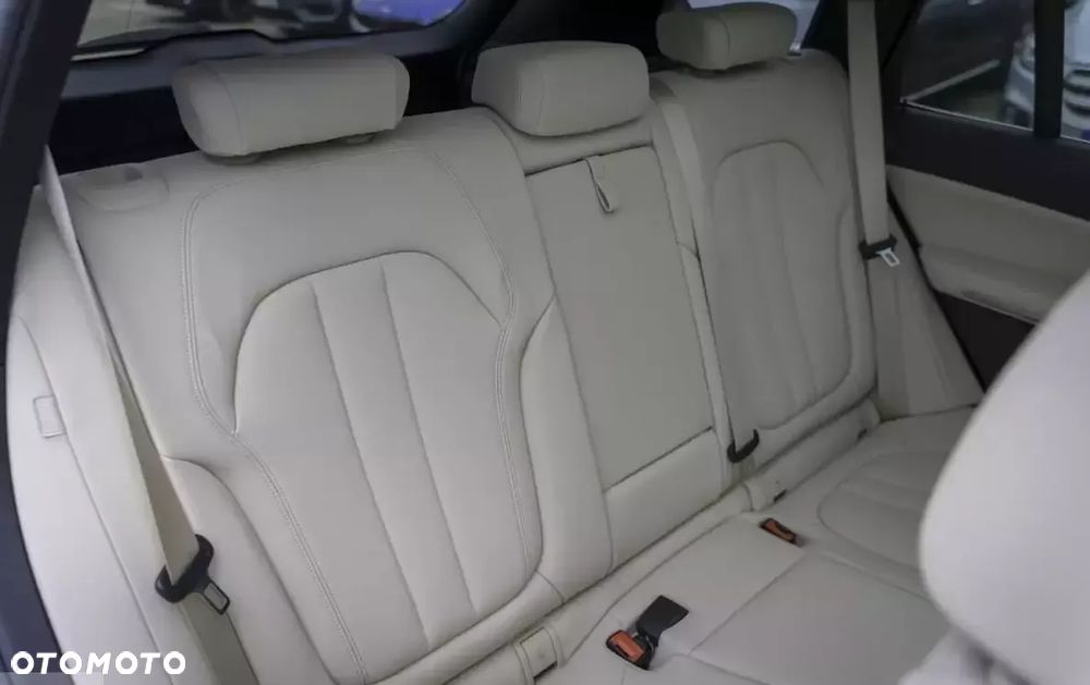 BMW X5 xDrive40i - 16