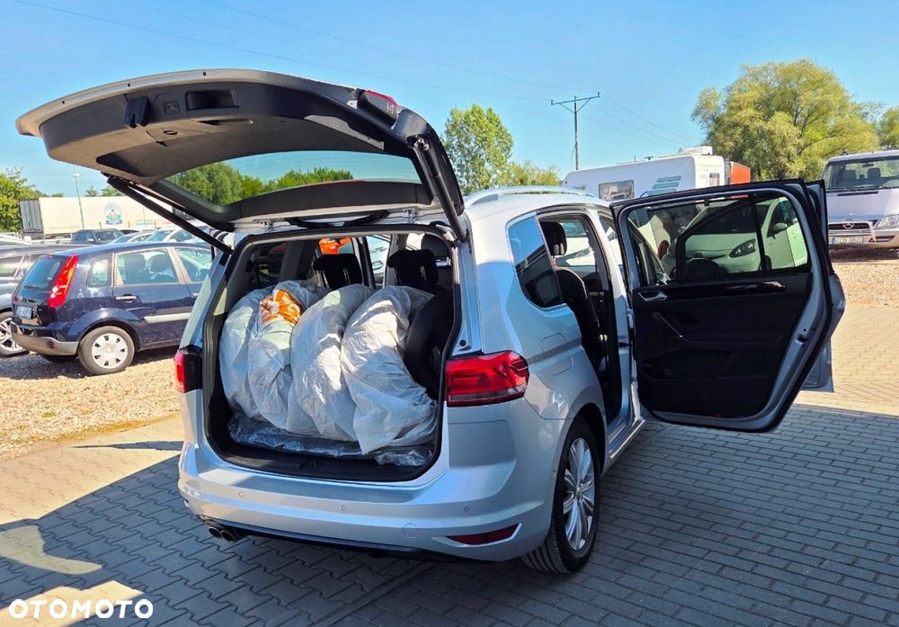 Volkswagen Touran - 33