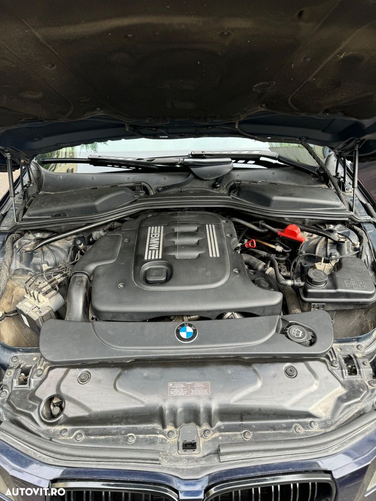 BMW Seria 5 520d - 32