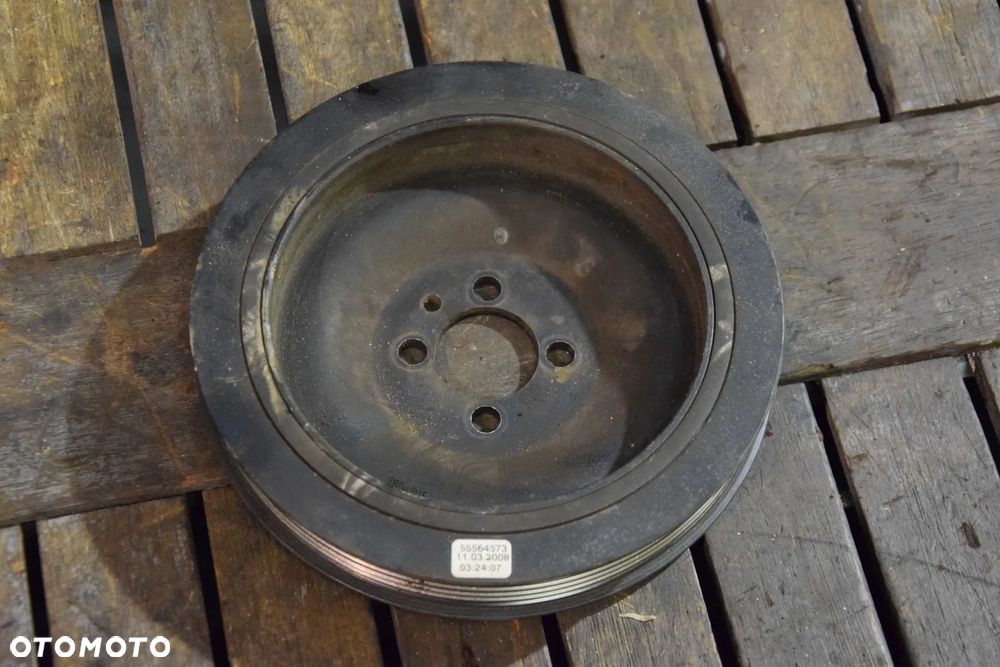 Opel Astra H 1.9 cdti Koło pasowe 55564573
