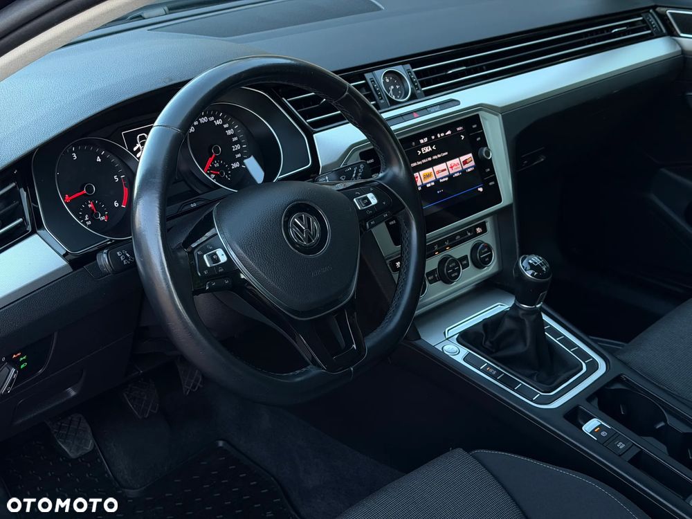 Volkswagen Passat 2.0 TDI (BlueMotion Technology) Highline - 21