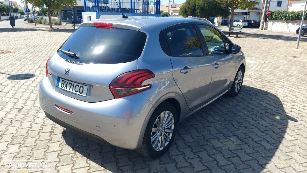 Peugeot 208 1.2 PureTech Signature - 5