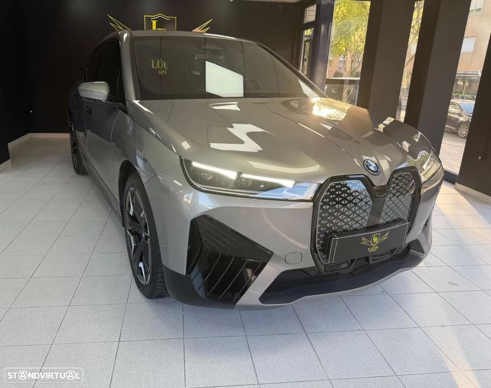 BMW iX xDrive 40 Pack Desportivo - 42