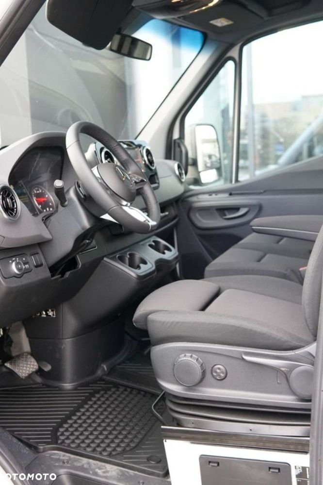 Mercedes-Benz Sprinter - 11