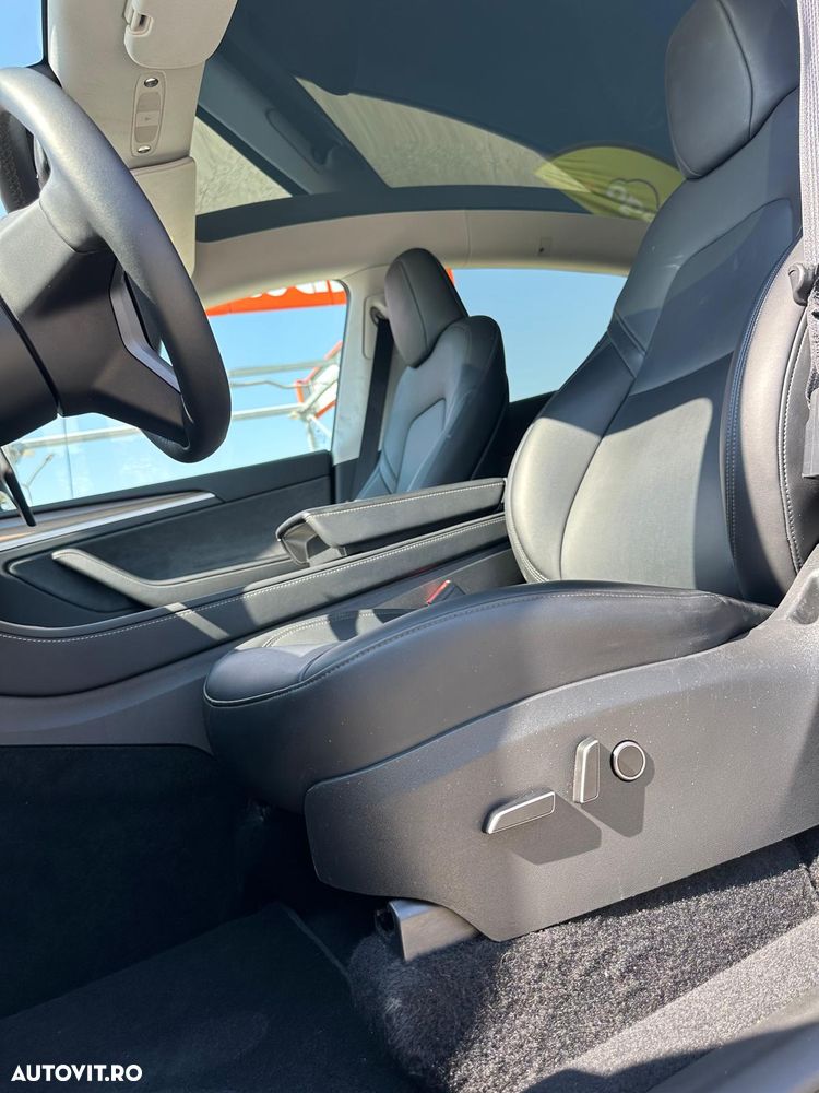 Tesla Model Y - 15
