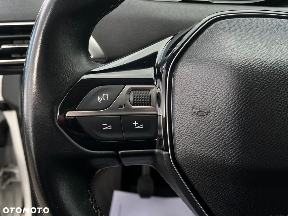 Peugeot 3008 PureTech 130 Stop & Start GPF Allure Business-Paket - 11