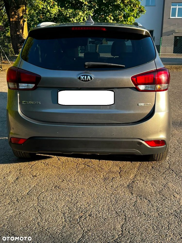 Kia Carens - 4