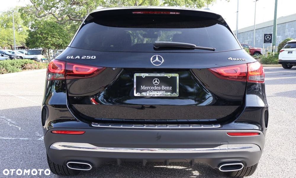 Mercedes-Benz GLA - 8