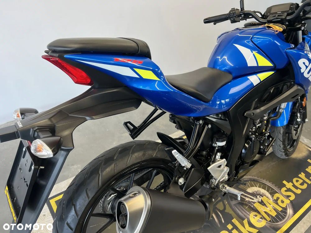 Suzuki GSX - 28