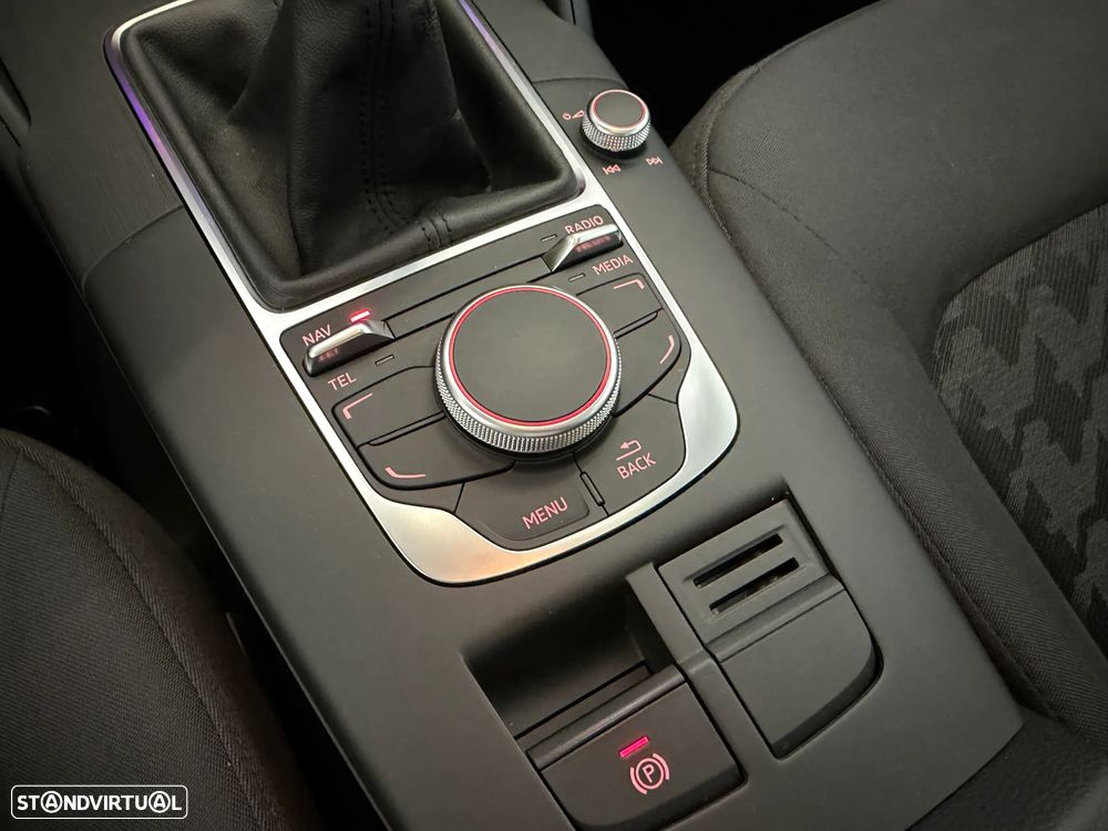 Audi A3 Sportback 1.6 TDI Advance Ultra — fotografia 26
