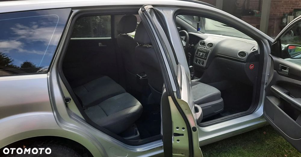 Ford Focus 1.6 Ambiente - 23