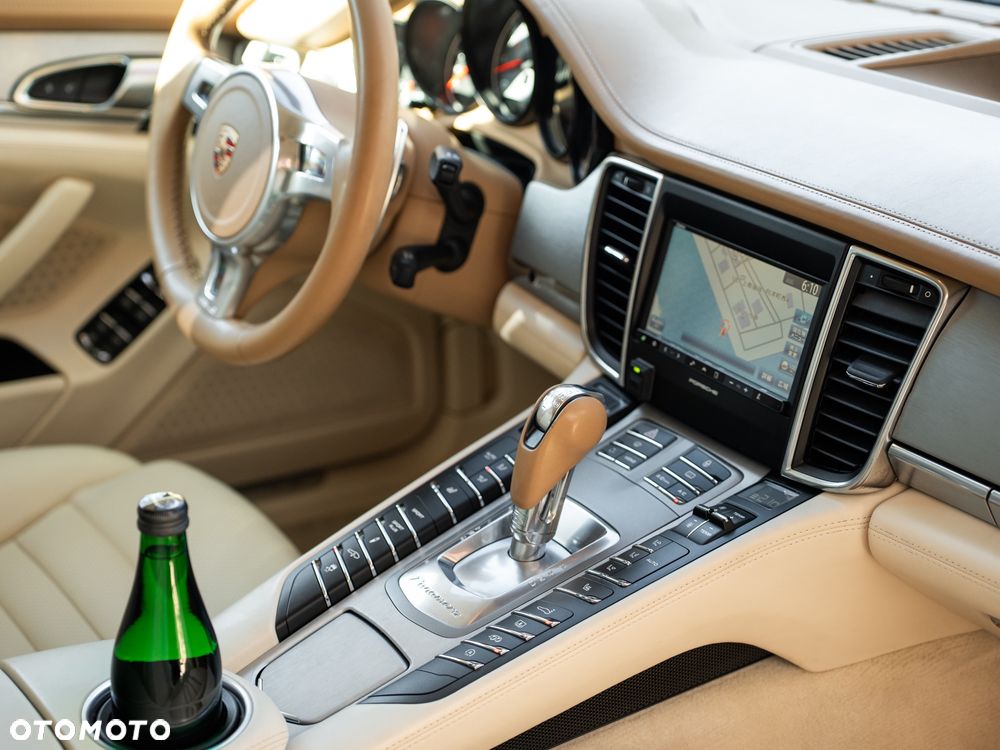 Porsche Panamera GTS PDK - 17