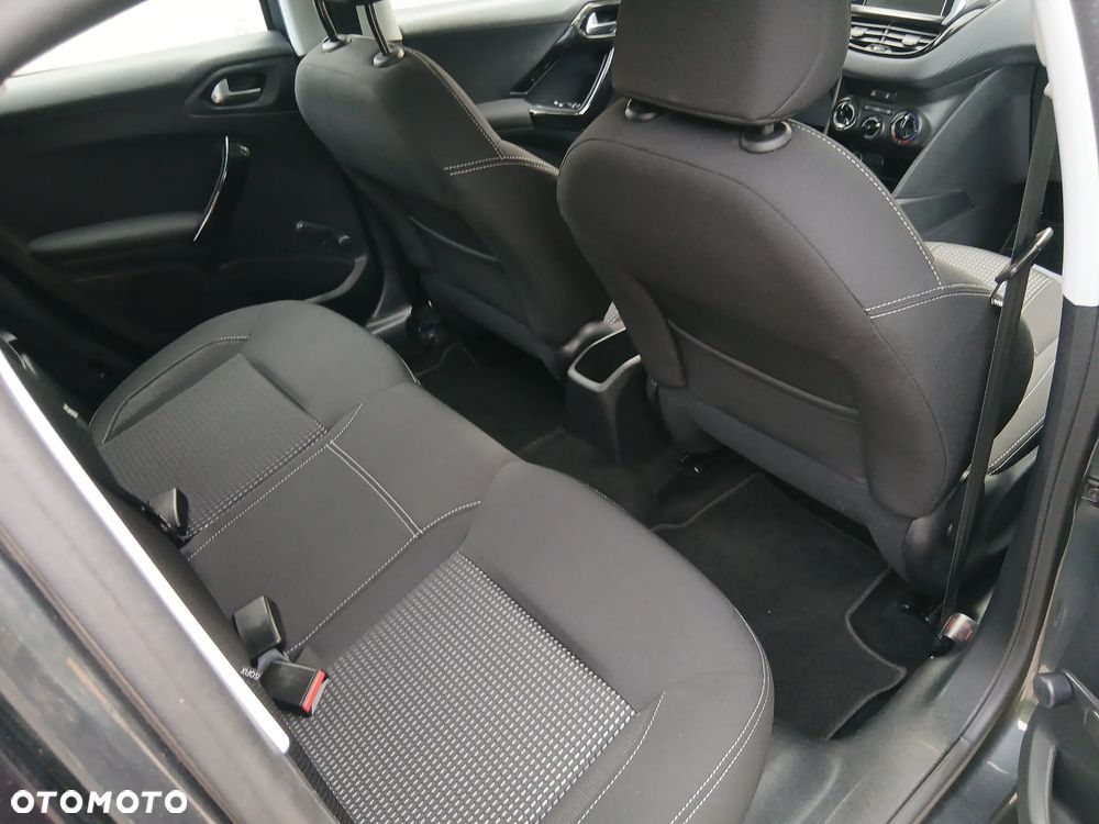 Peugeot 208 - 15
