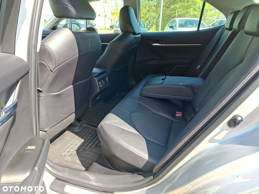 Toyota Camry - 12