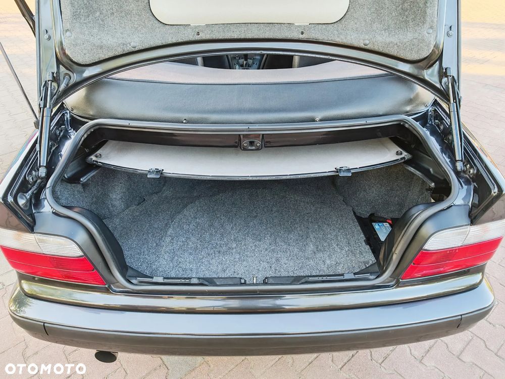 BMW Seria 3 320i - 34