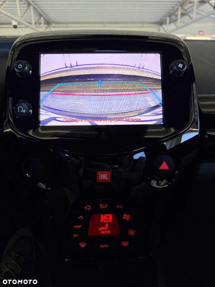Toyota Aygo x.shift x-play connect - 11