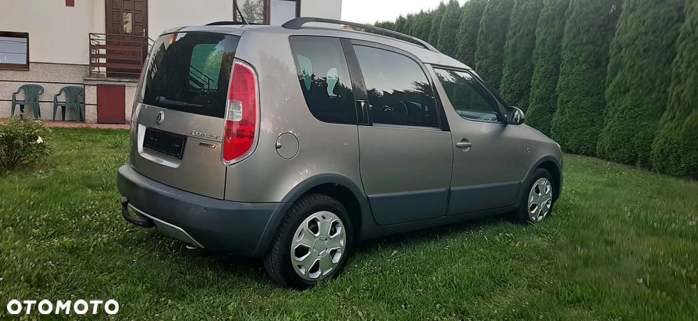 Skoda Roomster 1.6 16V Scout PLUS EDITION - 10