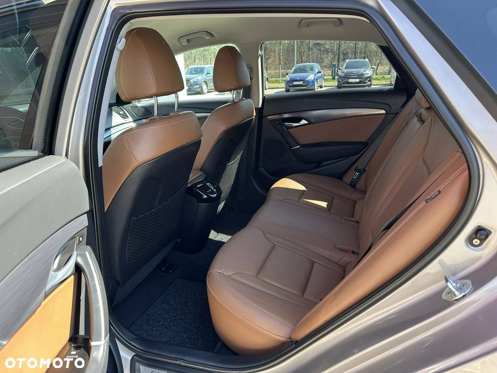 Hyundai i40 Kombi 1.7 CRDi DCT Premium - 14