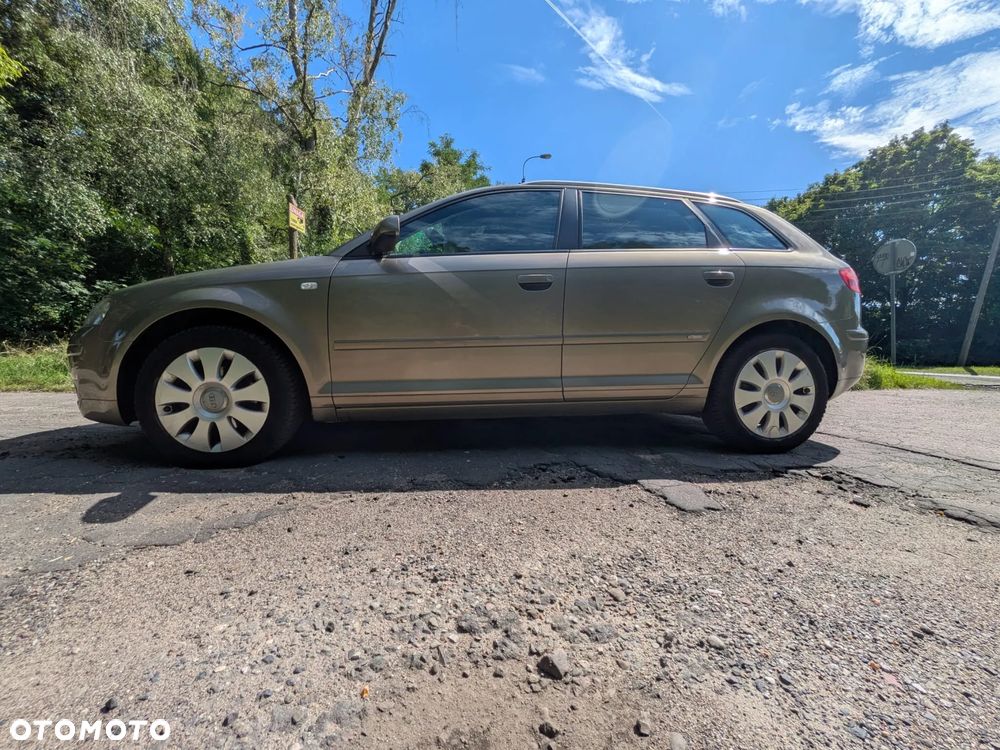 Audi A3 Sportback 1.6 FSI Ambiente - 22