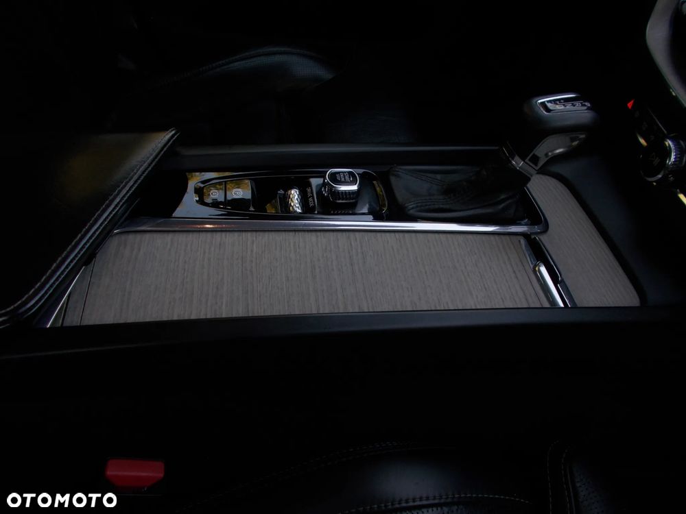 Volvo XC 60 D5 AWD Inscription - 12