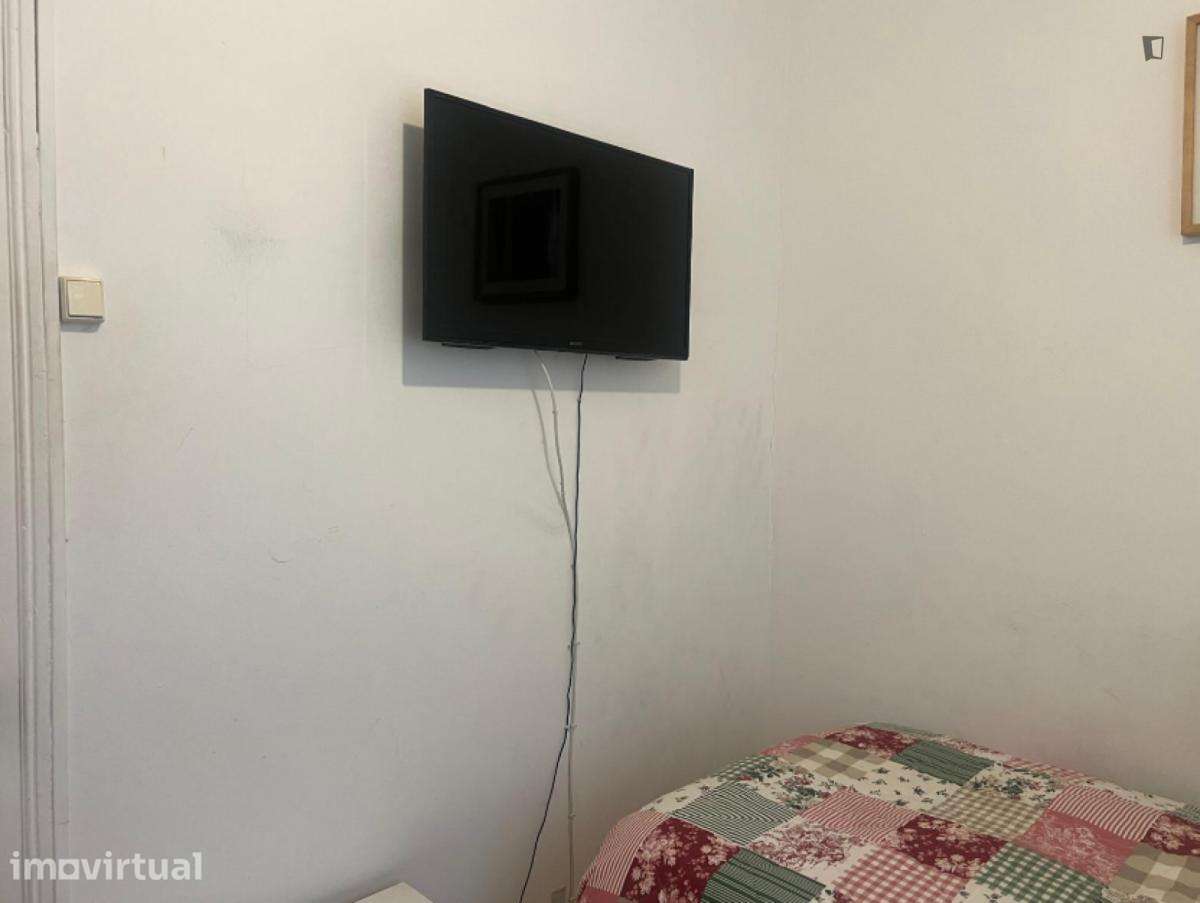 Quarto - localizado em Penha Lisbon - Grande imagem: 3/7