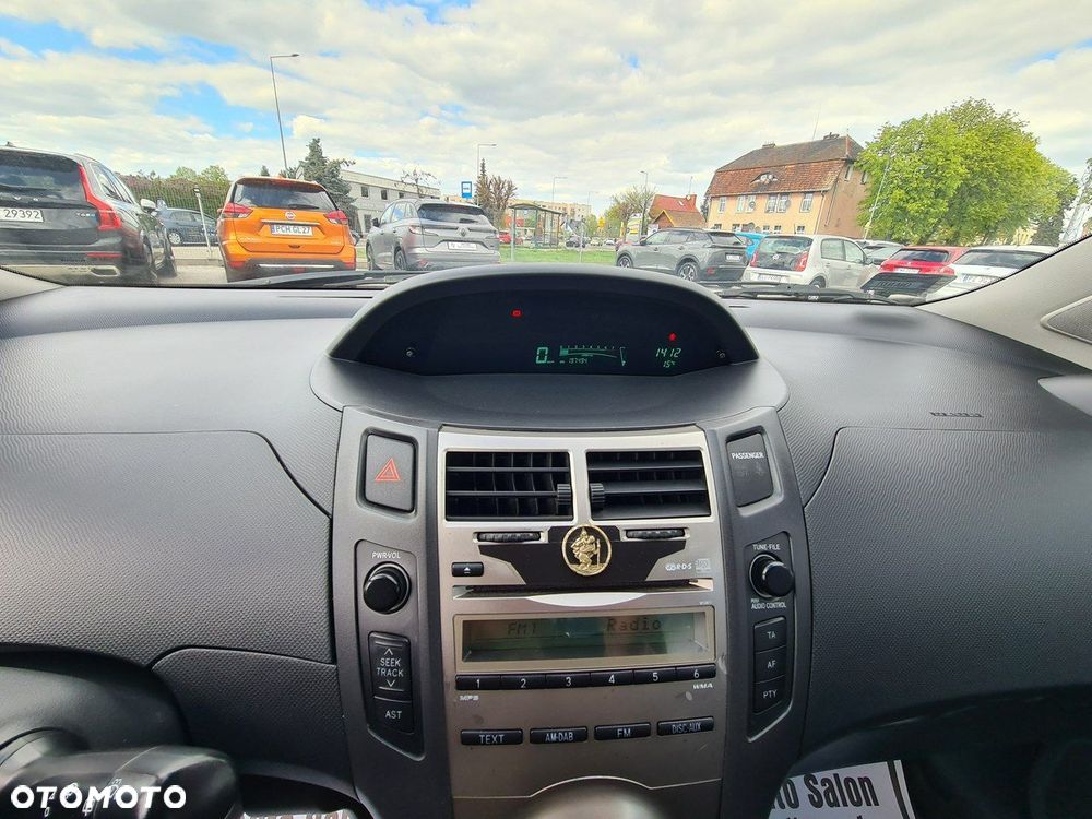 Toyota Yaris 1.0 Luna A/C - 12