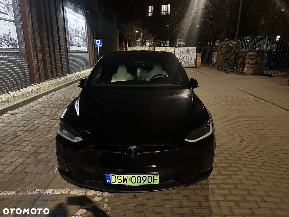 Tesla Model X - 33