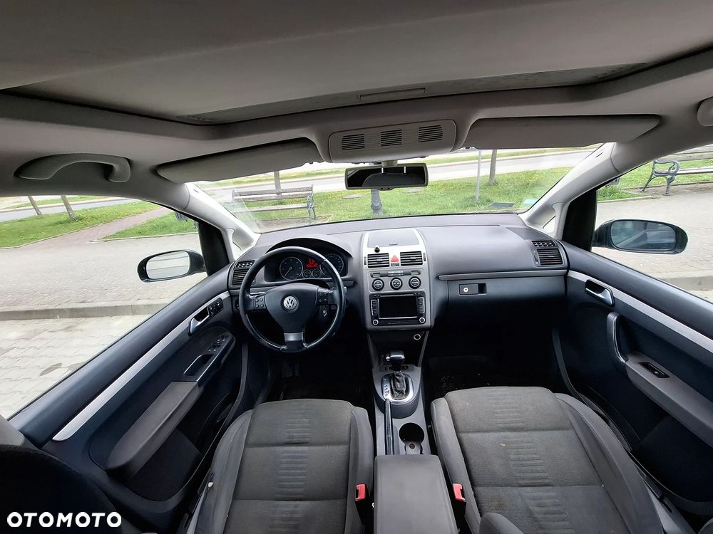 Volkswagen Touran 1.9 TDI DPF Highline DSG - 4