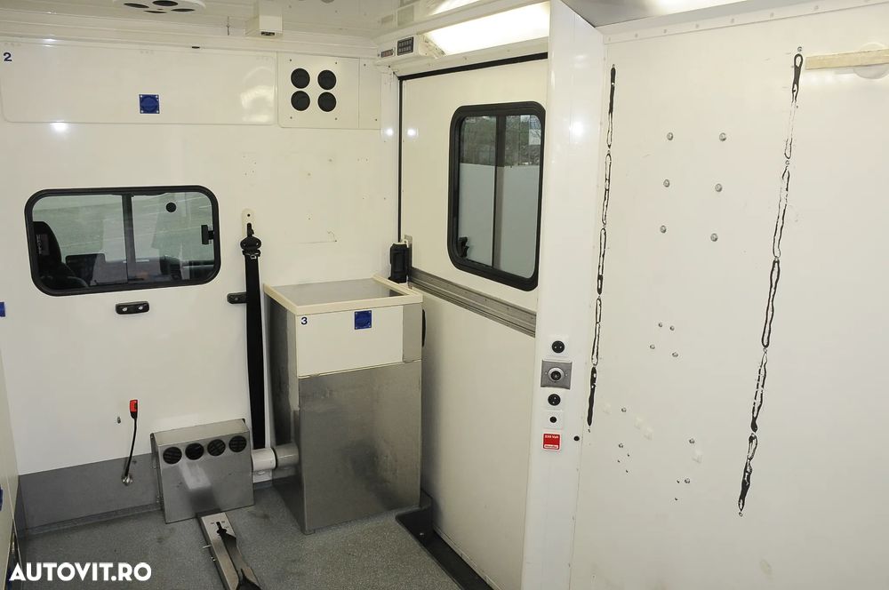 Mercedes-Benz Sprinter - 13