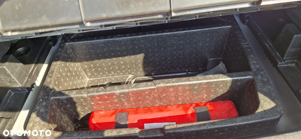 Toyota Avensis Touring Sports 1.8 Comfort - 19